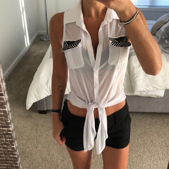 Bebe sheet sleeveless top - Picture 2 of 3